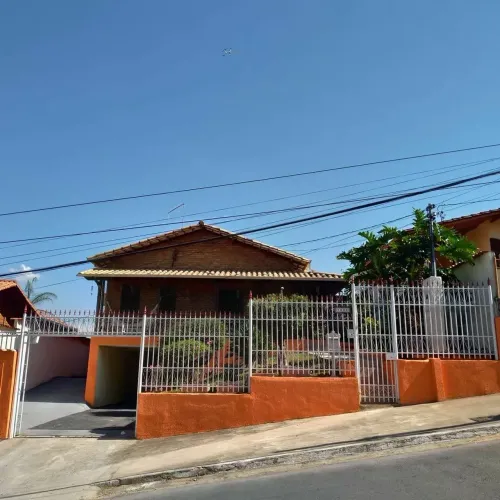 Casa em Rua do Serro - Centro - Santa Luzia/MG