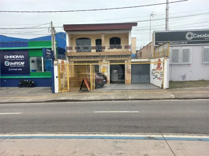 Casa com Salão Comercial na Zona Norte