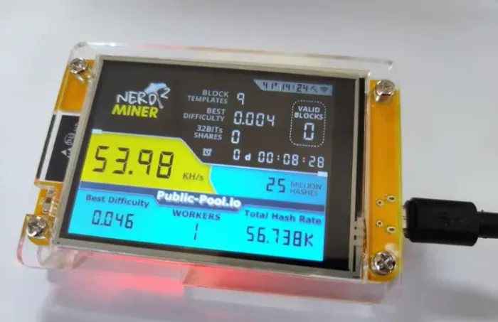 NerdMiner V2 com display 2,8. Bitcoin/SHA-256 solo (loteria) até 54 kH/s.