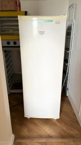 Freezer vertical cônsul cvu26mb 254 litros