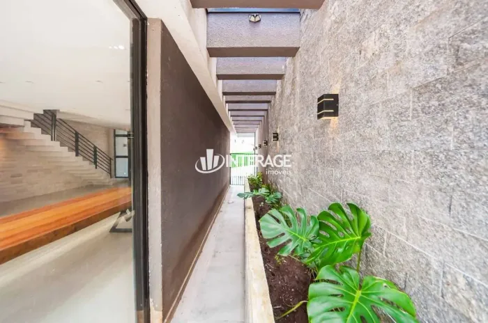 Casa com 3 quartos para alugar, 189 m² por R$ 8.880/mês - Santa Cândida - Curitiba/PR
