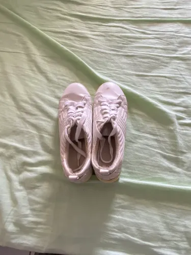 Vendo tênis Arezzo 25,00