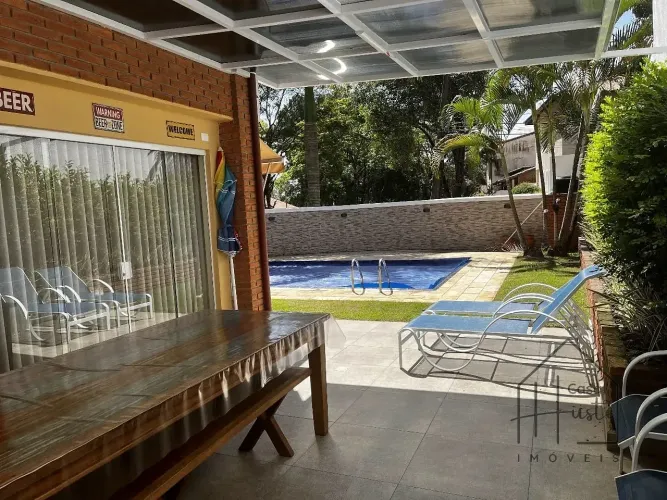 Casa com piscina à venda em condomínio na Granja Viana  4 dormitórios (1 suíte) | 354m² | 