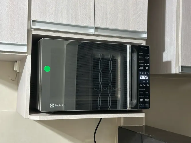 Micro-ondas Electrolux Espelhado Digital (Painel Touch / Funções Rápidas)