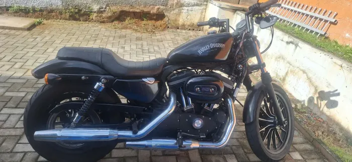 Harley XL 883R Iron