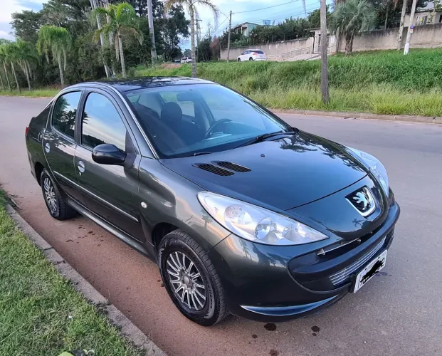 Peugeot 207 Sedan Passion XR 1.4 Flex 8V 4P 2011