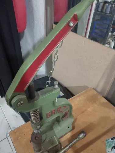 Máquina de pregar botão manual