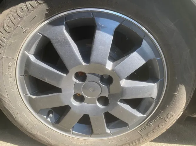 Roda aro 15 com pneus bons