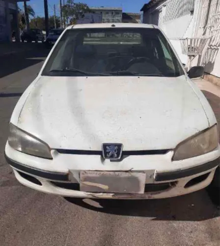 Peugeot 106 ano1999 batido sucata 