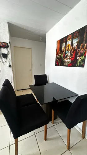 Mesa com 4 cadeiras