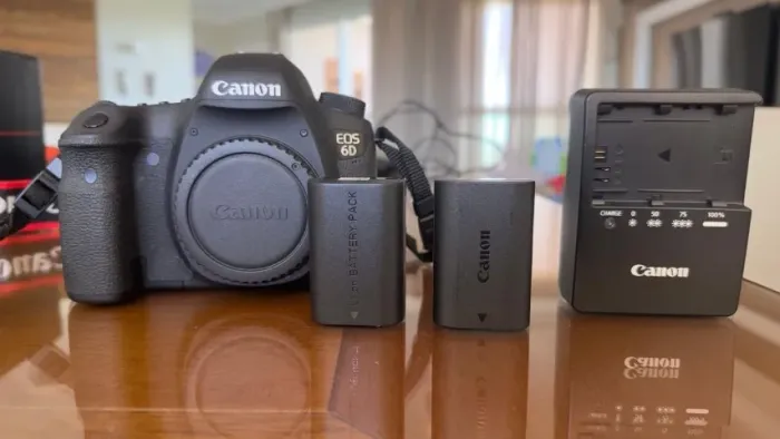 Máquina fotográfica Cânon com 3 lentes + case + cartão memória + cabos e carregador 