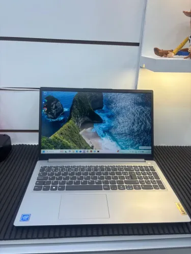 Notebook - Lenovo - 3i - Celeron 11° Geração- 4GB RAM - 128 SSD