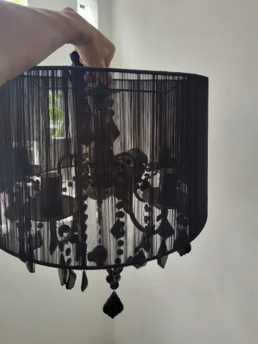 Lustre preto com cristais