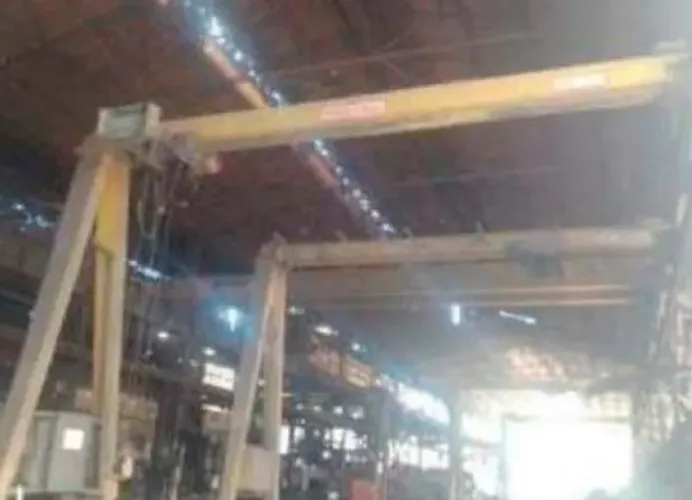 SEMIPÓRTICO DESLIZANTE POR TRILHO, VASTEC, C/ TALHA ELÉTRICA, CAP. 3,0 TON, VASTEC, ELEV. 