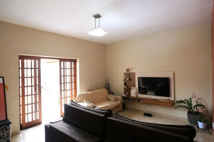 Casa à Venda - Santa Inês, 3 Quartos, 400 m2