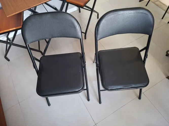 Cadeira Dobrável Almofadada Ferro Aço Preta