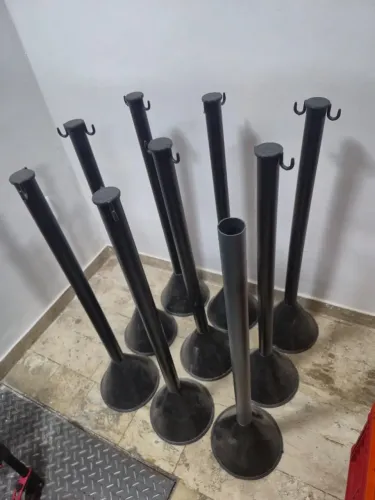Pedestal para Corrente de Segurança 90x21cm Plástico Preto 8 Unidades + 20m de corrrentes