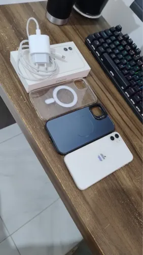 iPhone 11 64GB (Com Nota Fiscal)