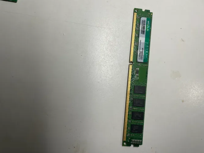 memória de 4 GB de RAM do tipo DDR3.Brazil PC, frequência de 1333 MHz para computadores.