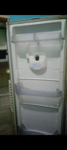 Geladeira gelando muitoooo está em perfeito estado.