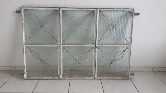 Vendo porta e janela de ferro