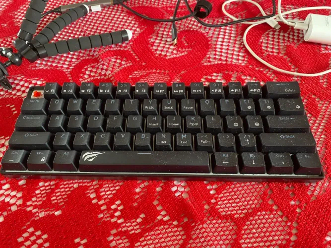 Mobilado com:Hub,braço articulado,teclado HAVIT,mouse hxsj T90,(usado)