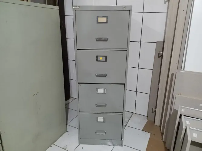Arquivo de Aço com 4 Gavetas