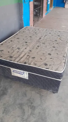 Cama Box de casal espuma. $350