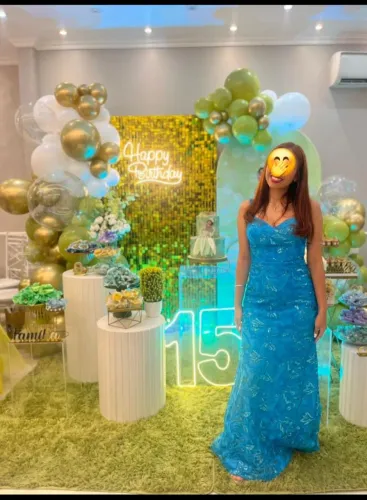 Vestido longo de festas.