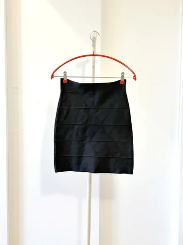 Saia BCBG Max Azria bandage preta P