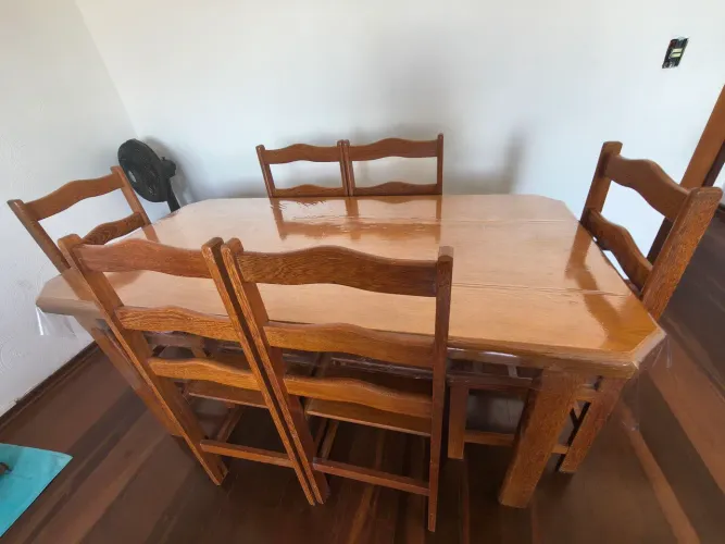 Mesa de Madeira Maciça 6 Lugares (160x80cm) + Cadeiras - Relíquia de Família