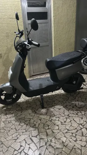 Vende se moto elétrica