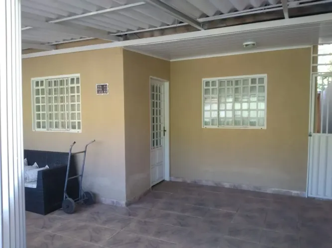 Vendo ótima casa de três no Condomínio prive Ceilândia