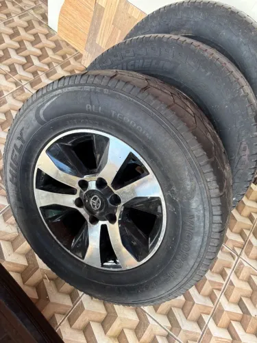 Vendo Rodas mais Pneus da Hilux 