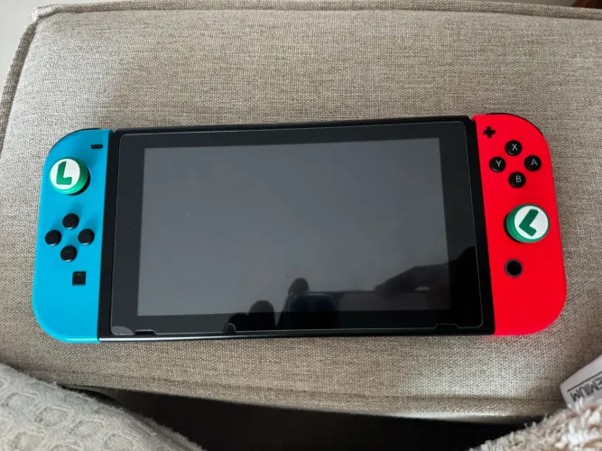 Nintendo Switch V2 COMPLETO + 4 Joy-Cons Originais | Estado de Novo