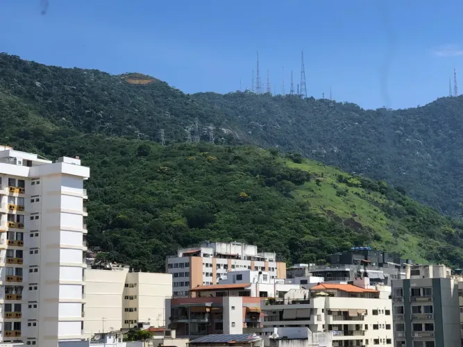 Consultório para aluguel e venda com 37m2 com 1 vaga