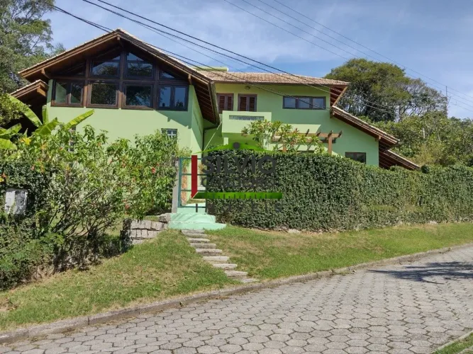 Casa em Condomínio fechado com acesso para a Lagoa, no Porto da Lagoa