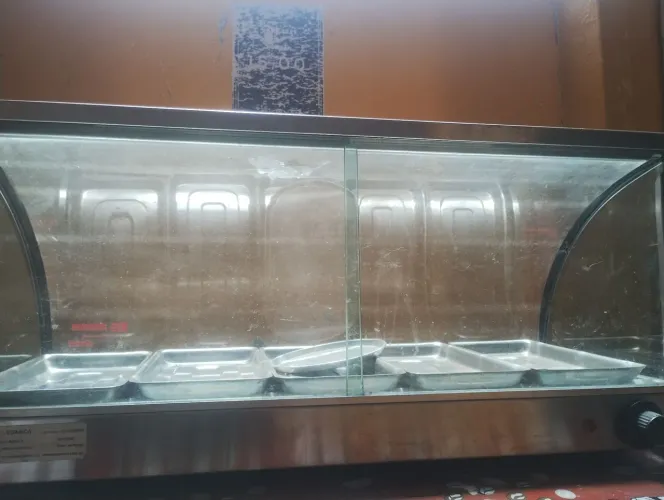 Estufa de salgados, com 76 cm de largura e 53 de altura, marca : Edanca, voltagem 220