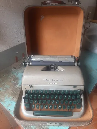 Máquina de escrever antiga