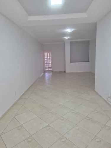 Apartamento 3 Qts (Suíte) - Entrada Individual - Sacada com Grade e Armários