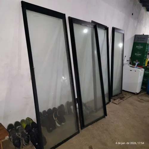 PORTA BALCÃO DE VIDRO 4 FOLHAS 