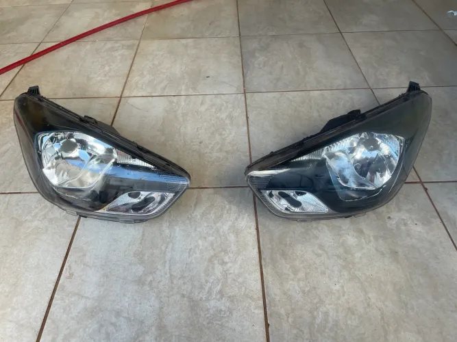 Par de Faróis Ford Ka 2015 Originais - Usados