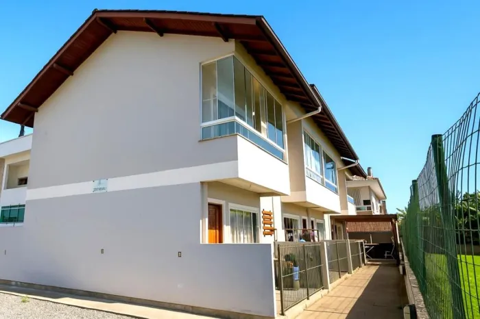 Sobrado para Venda em Palhoça, Barra do Aririu, 2 dormitórios, 2 banheiros, 1 vaga