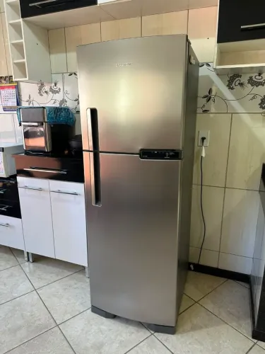 Vendo uma geladeira Brastemp 