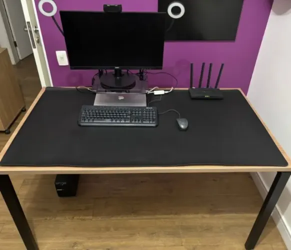 Mesa de escritório - 1,40 x 0,80 - Tampo de 2,5cm! Grátis: mouse pad personalizado!