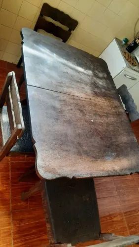 Mesa de Jantar Antiga Madeira Maciça Rústica / Colonial + 4 Cadeiras Trabalhadas