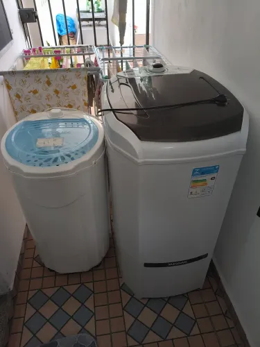 Tanquinho de lavar roupa e centrífuga 
