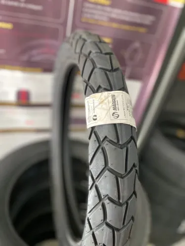 01 pneu Maggion 90/90r19 Viper 