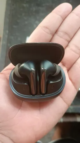 Fone QCY MeloBuds N60 (fone direito mais baixo que o esquerdo)