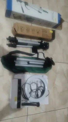 Kit live - 2 tripé - 1 iluminador novo!!
